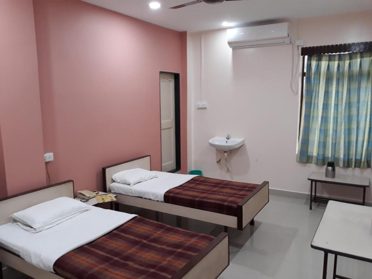 Hotel Gomatgiri Aurangabad  Eksteriør bilde